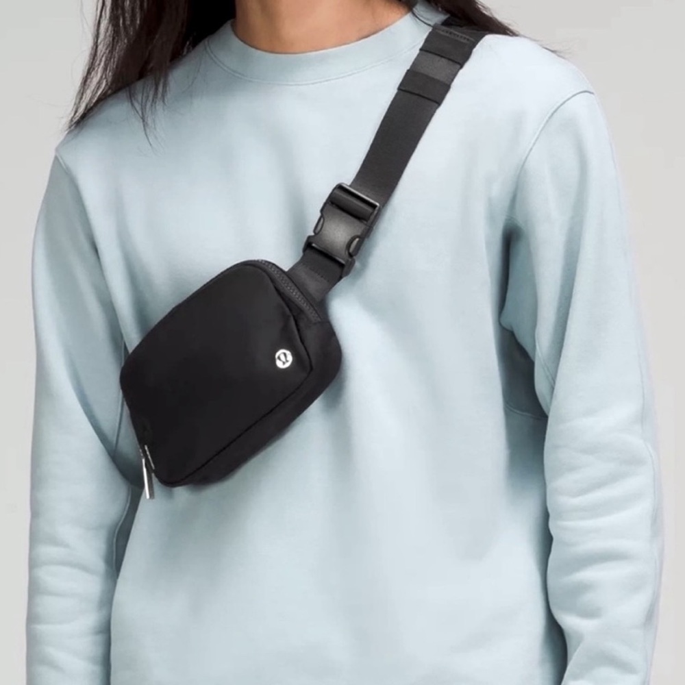 NWT everywhere large belt bag Black